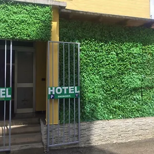 orange-villa-hostel.hotels-in-tirana.com/